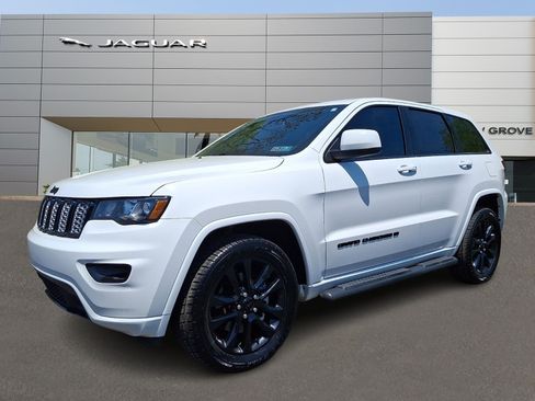 Used 2022 Jeep Grand Cherokee Laredo X AWD/4WD image 1