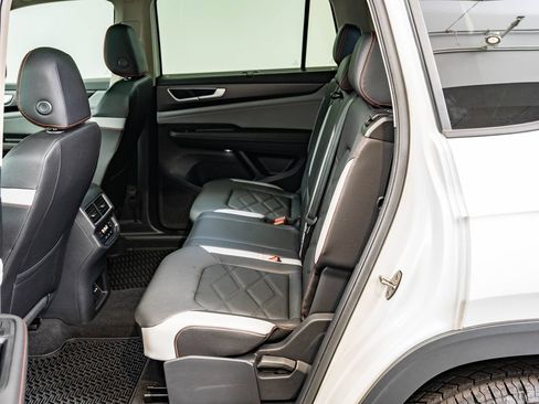 Used 2025 Volkswagen Atlas Peak Edition SE AWD/4WD image 43