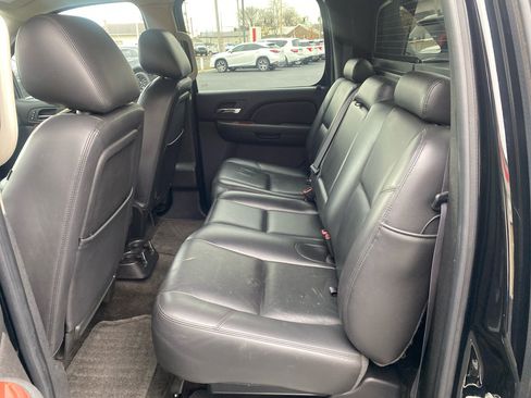 Used 2011 Chevrolet Avalanche LTZ image 11