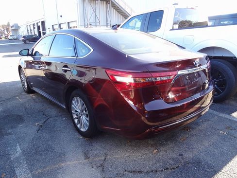 Used 2018 Toyota Avalon Limited image 4