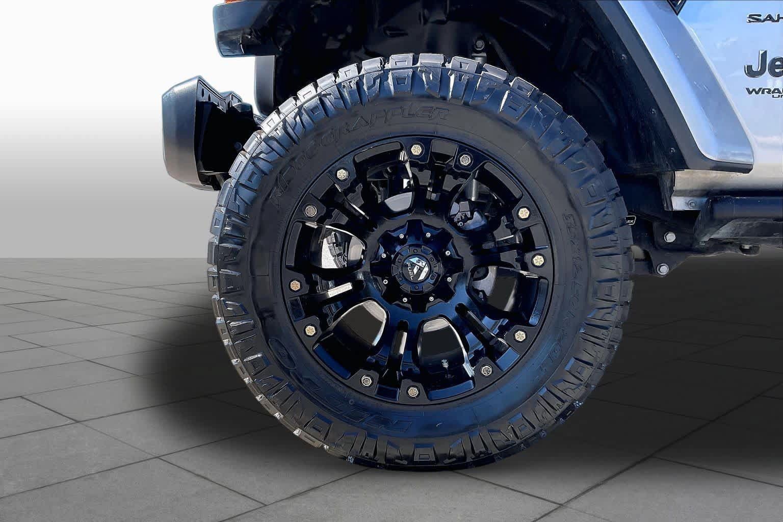 Used 2018 Jeep Wrangler Unlimited Sahara AWD/4WD image 11