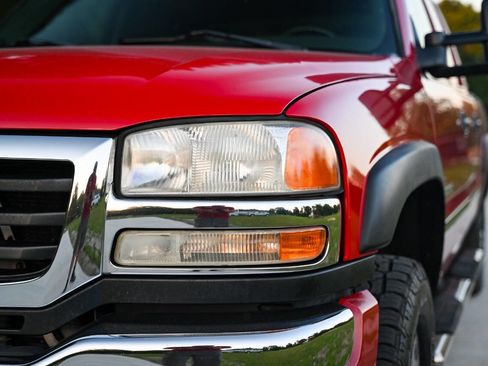Used 2006 GMC Sierra 2500 SLT w/ Heavy-Duty Power Package AWD/4WD image 22