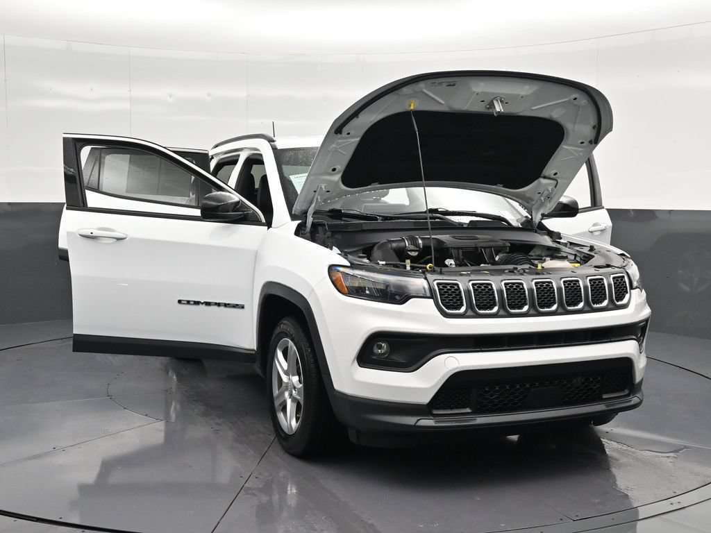 Used 2023 Jeep Compass Latitude AWD/4WD image 32