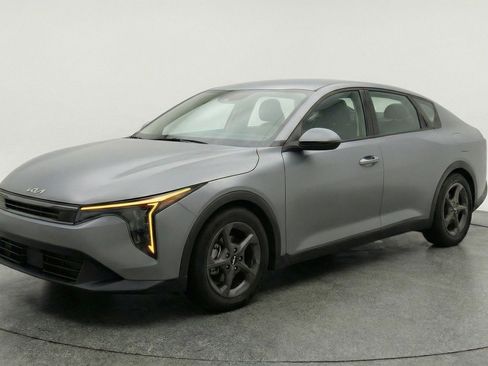 Used 2025 Kia K4 LXS image 3