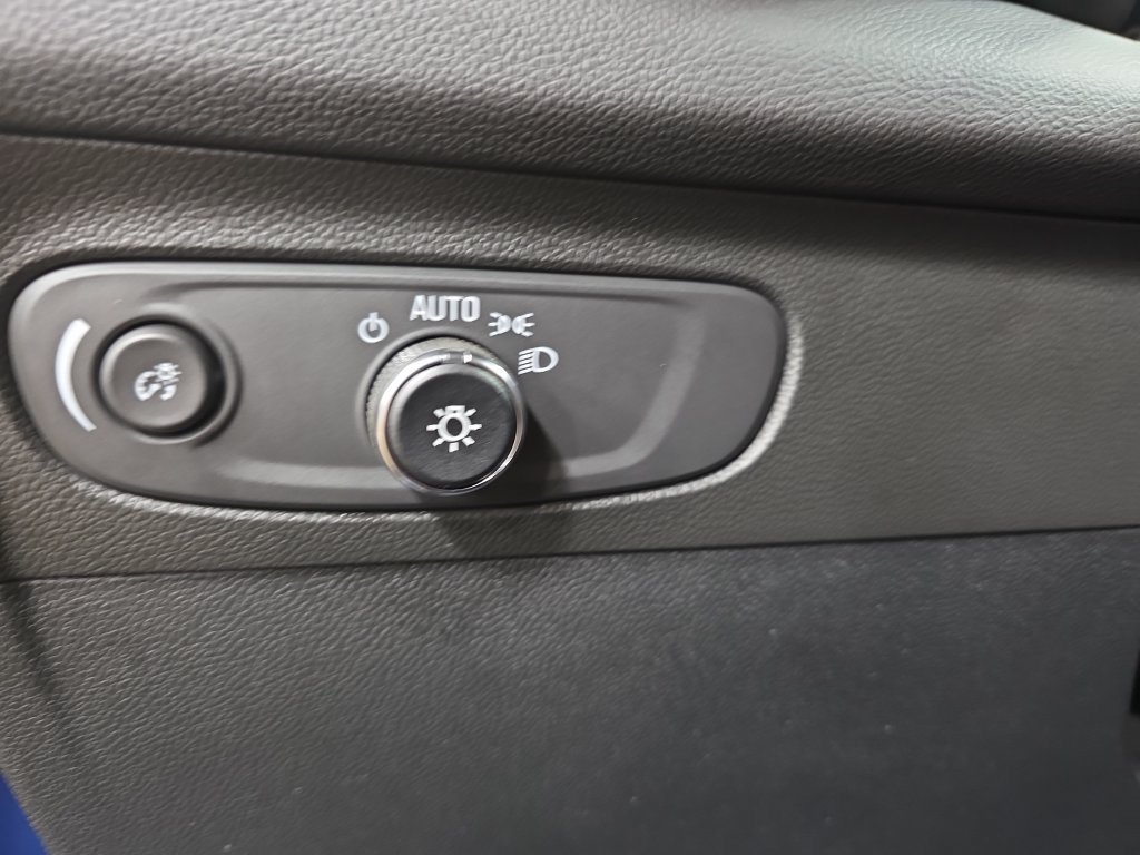 Used 2023 Buick Envision Essence AWD/4WD image 24