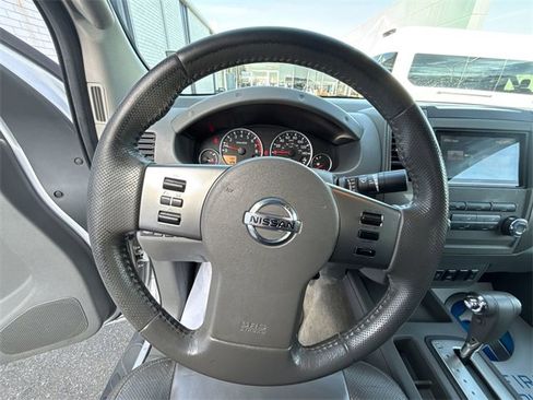 Used 2012 Nissan Frontier SL w/ Moonroof Pkg image 11