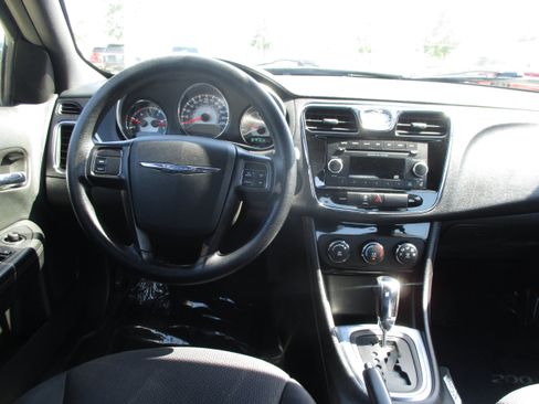 Used 2014 Chrysler 200 LX FWD image 13