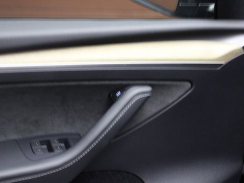 Used 2023 Tesla Model Y Long Range image 28