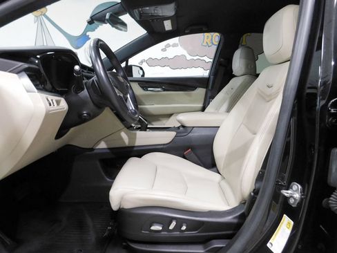 Used 2017 Cadillac XT5 FWD image 24