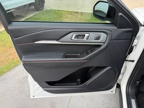 Used 2025 Ford Explorer ST-Line w/ Premium Package RWD image 11