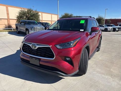 Used 2022 Toyota Highlander LE image 6