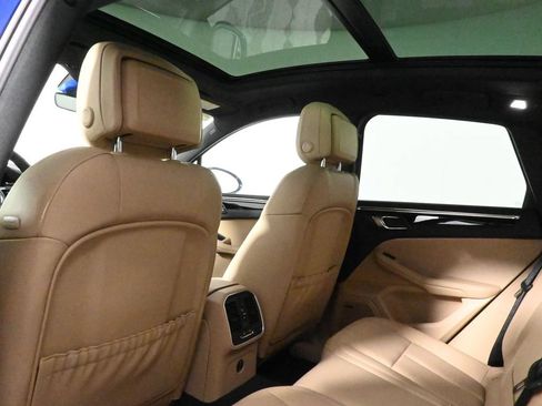 Used 2025 Porsche Macan AWD/4WD image 39