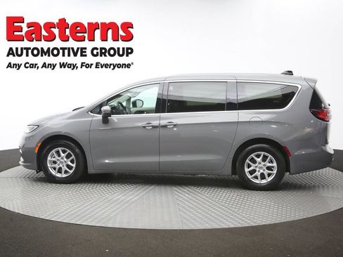 Used 2023 Chrysler Pacifica Touring-L FWD image 63