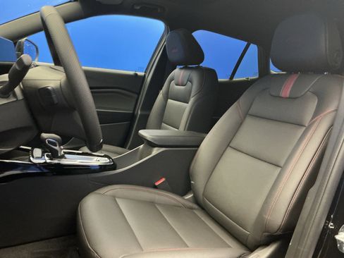 Used 2026 Chevrolet Trax RS w/ Sunroof Package image 13