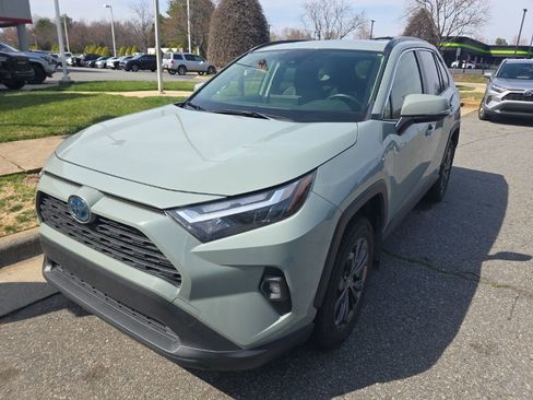 Used 2023 Toyota RAV4 XLE Premium image 7