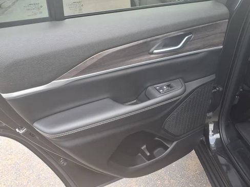 Certified 2023 Jeep Grand Cherokee Limited AWD/4WD image 19