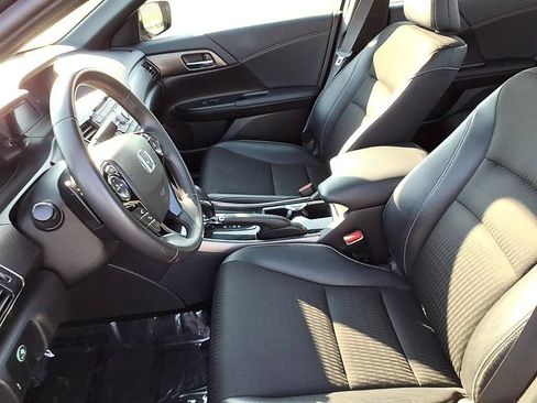 Used 2017 Honda Accord Sport image 14