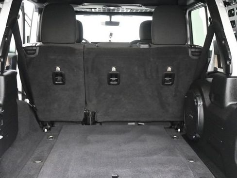 Used 2018 Jeep Wrangler Unlimited Sahara AWD/4WD image 21