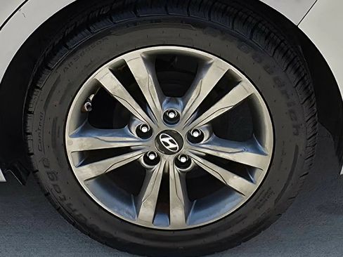 Used 2017 Hyundai Elantra SE FWD image 24