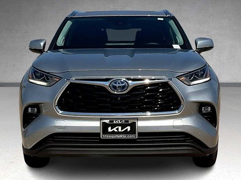 Used 2021 Toyota Highlander Limited image 6