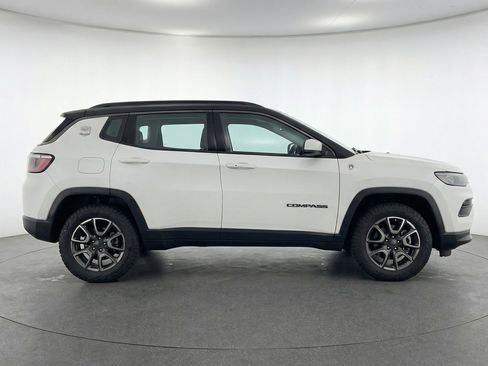 Used 2025 Jeep Compass Trailhawk image 11