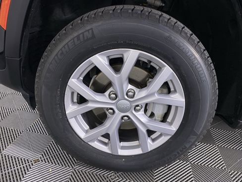 Used 2022 Jeep Grand Cherokee Limited image 17