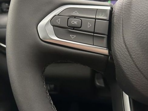 New 2026 Jeep Compass Latitude image 13