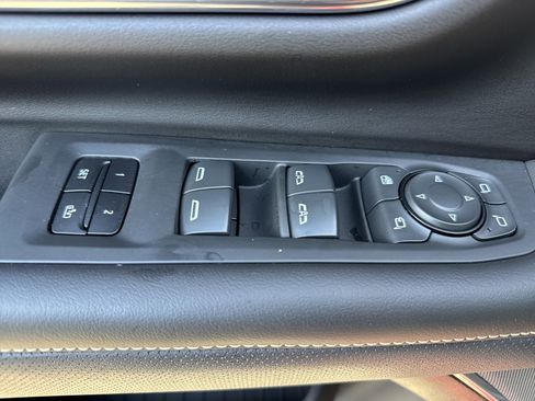 Used 2021 GMC Yukon SLT w/ SLT Premium Package image 15