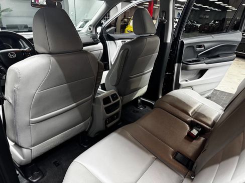 Used 2017 Honda Pilot Touring image 42