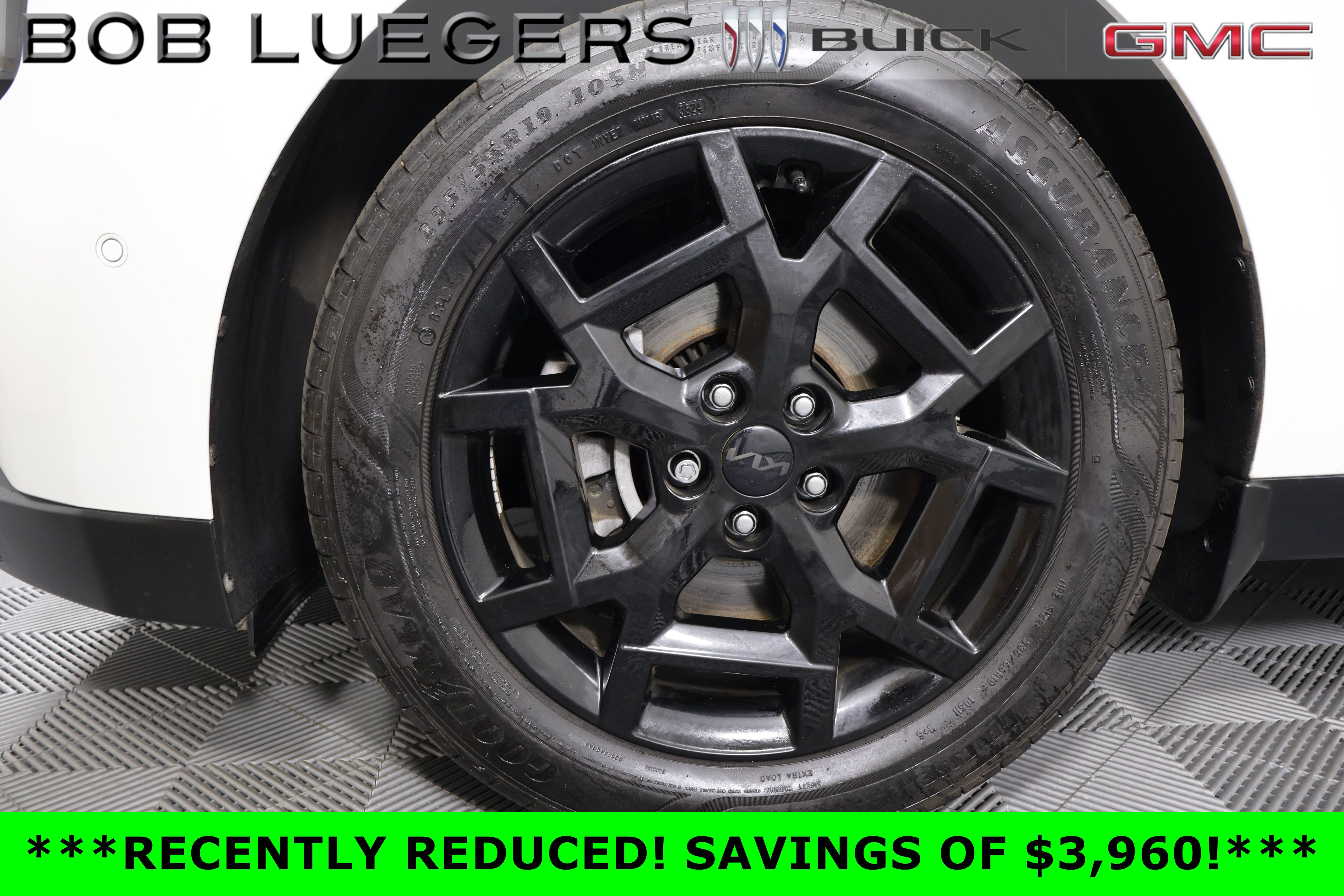 Used 2025 Kia Carnival SX Prestige FWD image 3