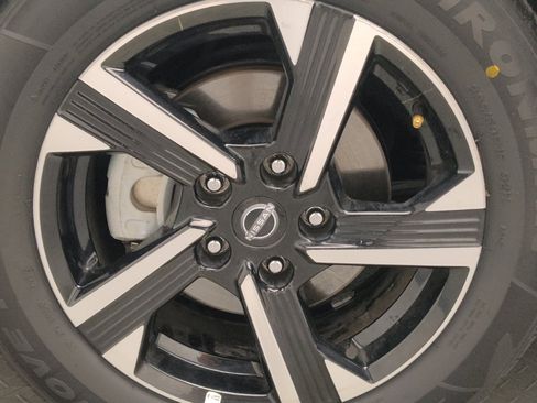 Used 2025 Nissan Sentra SV FWD image 31