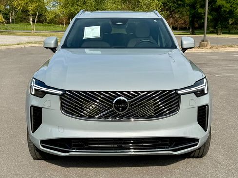 Used 2025 Volvo XC90 T8 Plus w/ Protection Package Premier AWD/4WD image 5