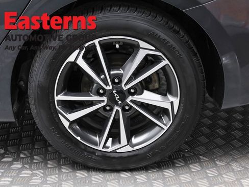 Used 2023 Kia Forte LXS image 8