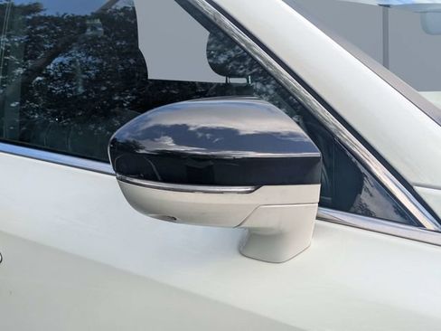 Used 2023 INFINITI QX60 Luxe w/ Cargo Package FWD image 10