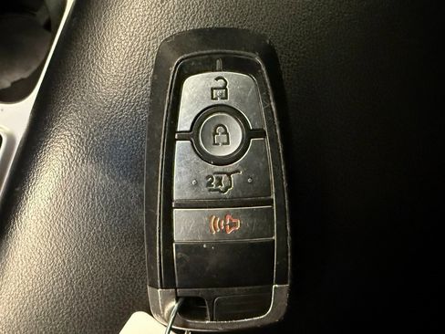 Used 2020 Ford Explorer XLT image 17