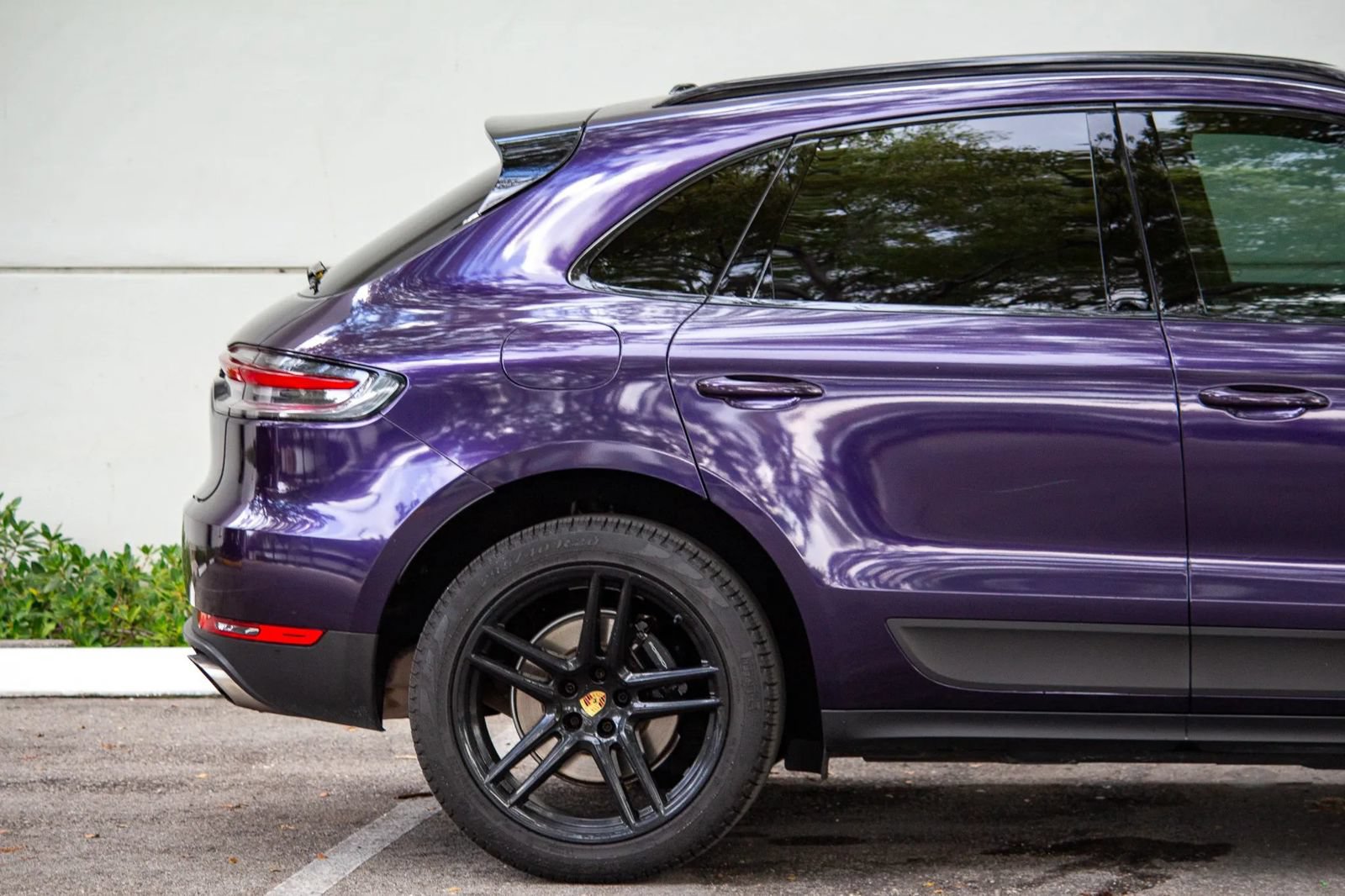 Used 2021 Porsche Macan w/ Premium Package Plus AWD/4WD image 21