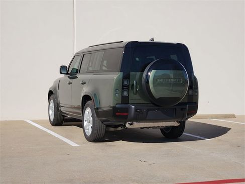 New 2026 Land Rover Defender 130 X-Dynamic SE image 3