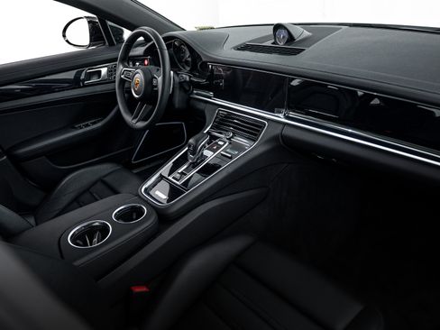 Certified 2021 Porsche Panamera 4 image 15