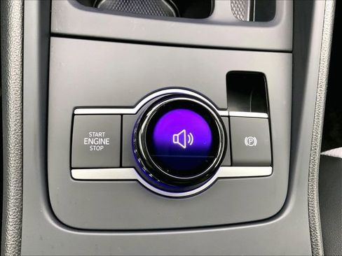 Used 2025 Volkswagen Tiguan SE w/ Panoramic Sunroof Package image 32