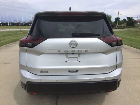 Used 2025 Nissan Rogue S FWD image 5