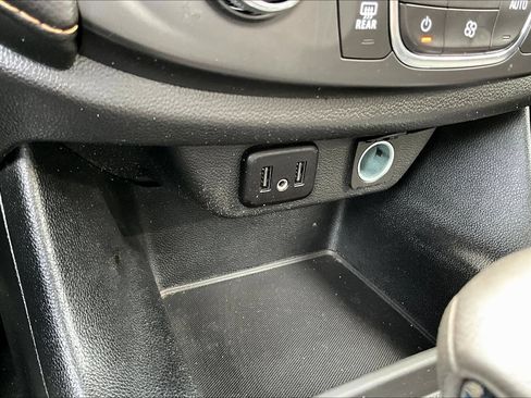 Used 2021 Chevrolet Traverse LS AWD/4WD image 16