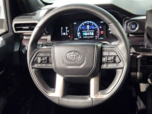 Certified 2025 Toyota 4Runner SR5 AWD/4WD image 26