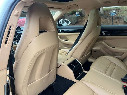 Used 2018 Porsche Panamera 4S image 31