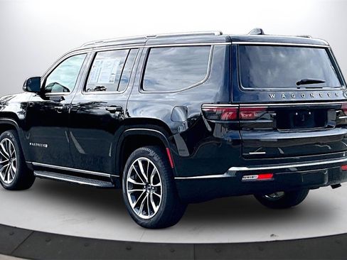 Used 2023 Jeep Wagoneer Series II w/ Premium Group I image 7