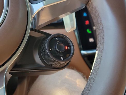 Certified 2022 Porsche Cayenne E-Hybrid Coupe w/ Premium Plus Package AWD/4WD image 39