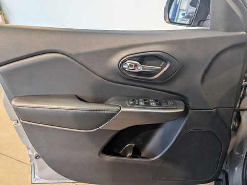 Used 2021 Jeep Cherokee Latitude Lux image 11