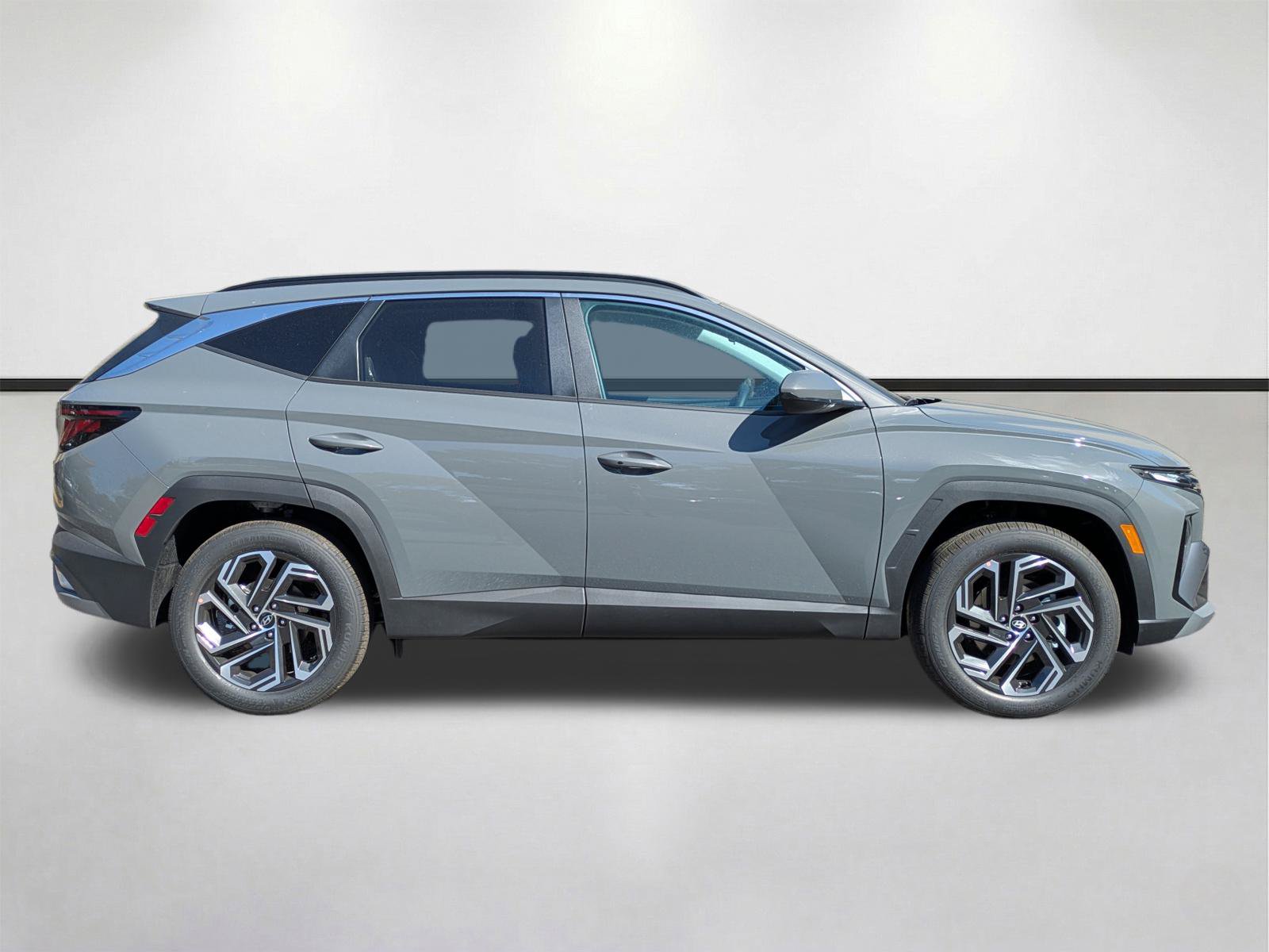 New 2026 Hyundai Tucson SEL Plus w/ Tow & Go Package FWD image 4