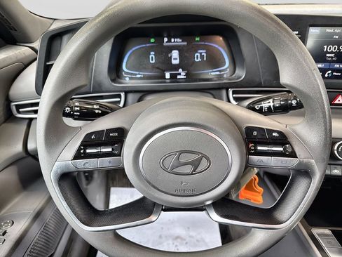 Certified 2024 Hyundai Elantra SE FWD image 18