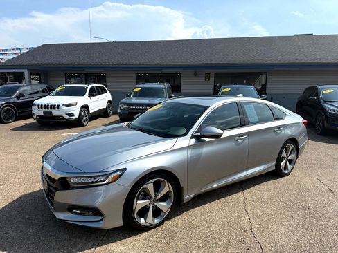 Used 2020 Honda Accord Touring image 3