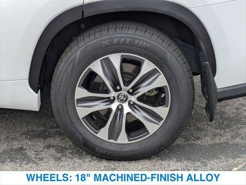 Used 2022 Toyota Highlander XLE FWD image 11